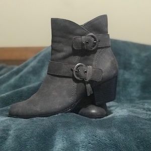 Grey booties with Buckles and side zip